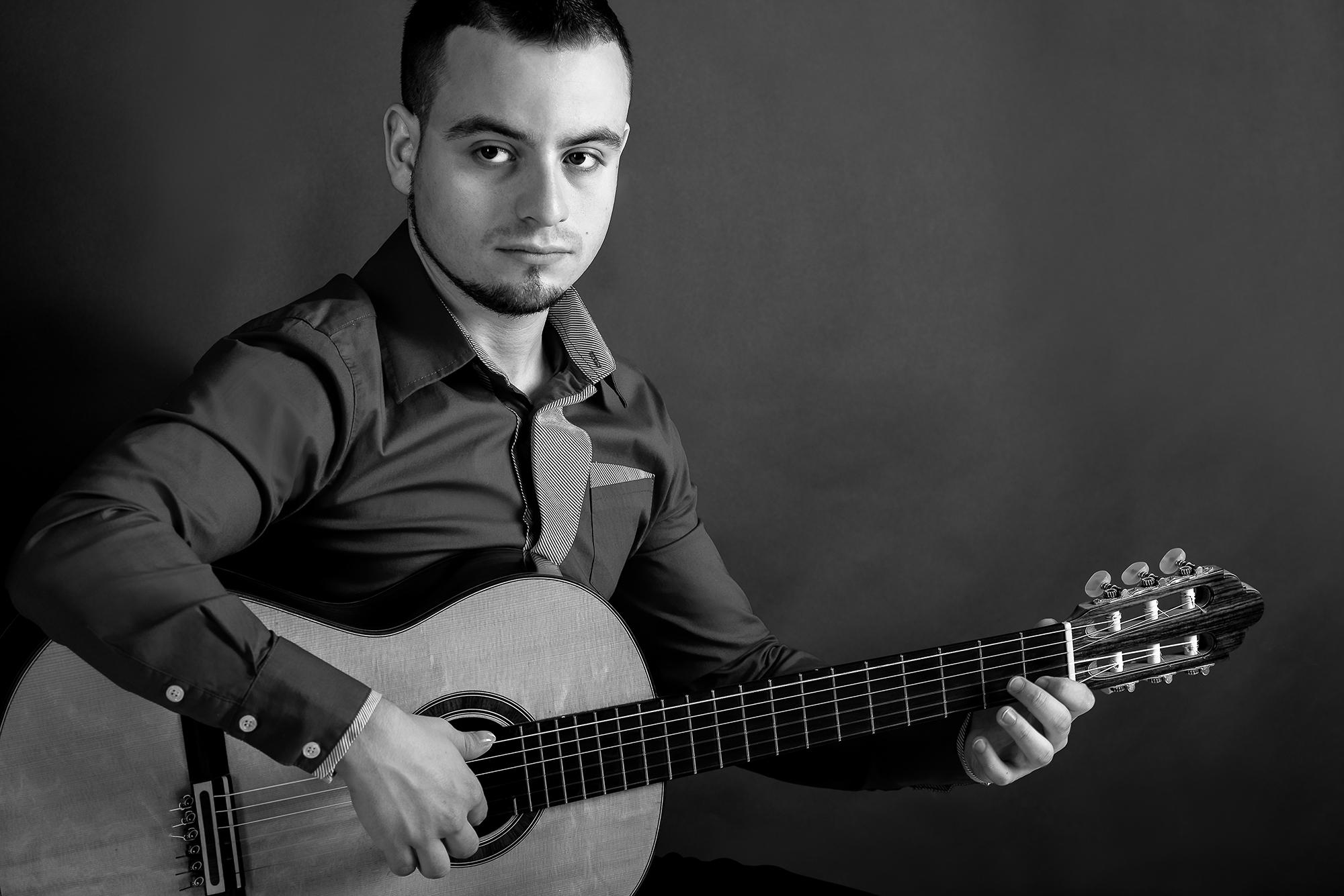 Arik Goldshtein - Guitarist Photo